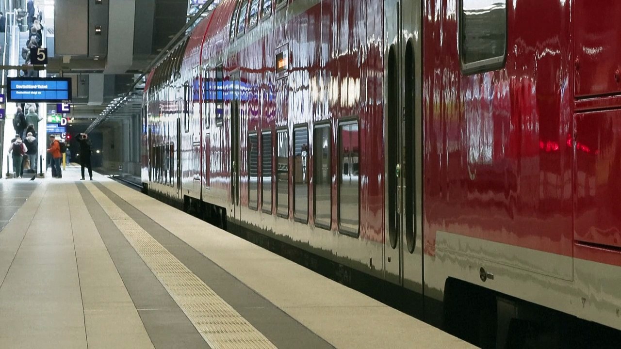 Deutschland-Ticket: Verkehrssektor geht von Preiserhöhung aus