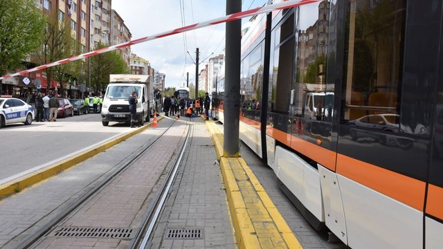 Tramvayın çarptığı kadın hayatını kaybetti