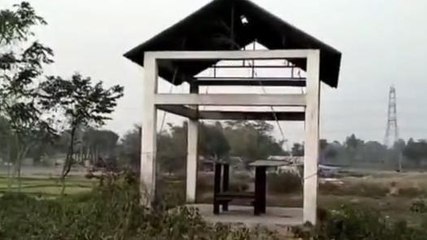জীবনের ঝুঁকি নিয়ে শ্মশান যাত্রায় শ্মশান যাত্রীরা