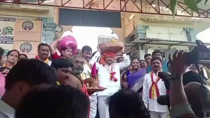 వరంగల్: భద్రకాళి అమ్మవారికి బండా ప్రకాష్ ప్రత్యేక పూజలు