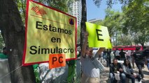 Mexicanos realizan simulacro de sismo, un ejercicio con tintes tragicómicos