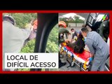 Helicóptero da PM resgata mulher ferida em trilha de cachoeira em SP