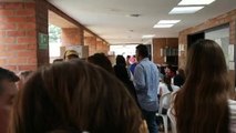 Votantes en el Colombo Americano de Santa Anita (2)