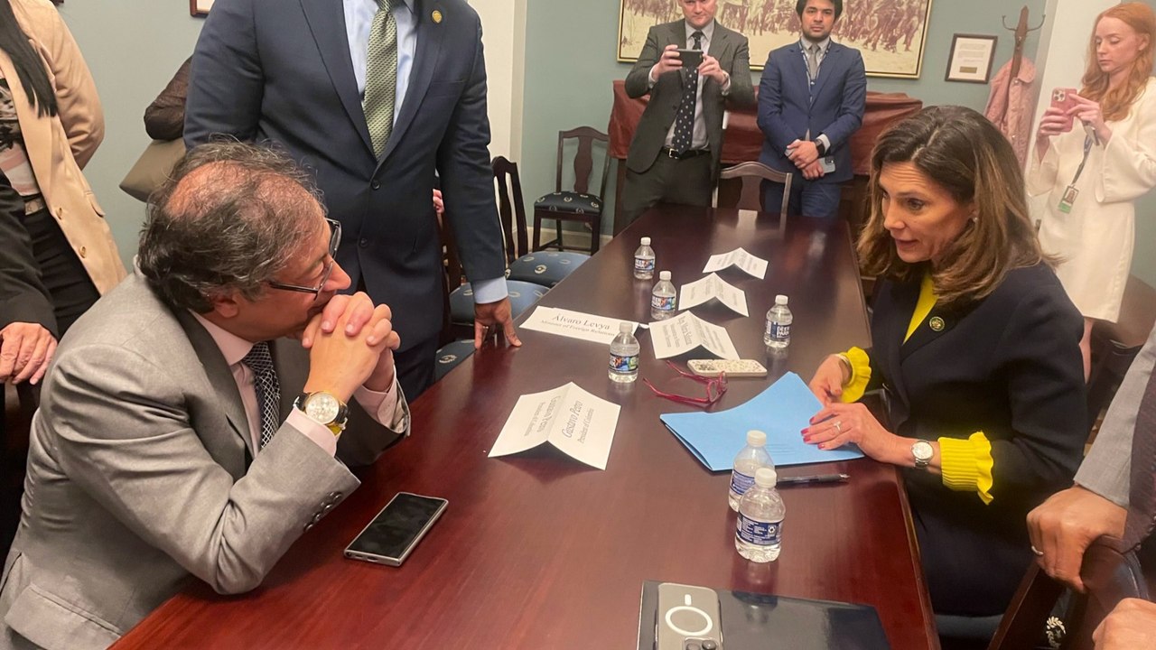 Tensa reunión entre la congresista republicana María Elvira Salazar y el presidente Gustavo Petro en EE. UU.