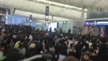 Manifestantes en Hong Kong paralizaron aeropuerto por segundo día consecutivo