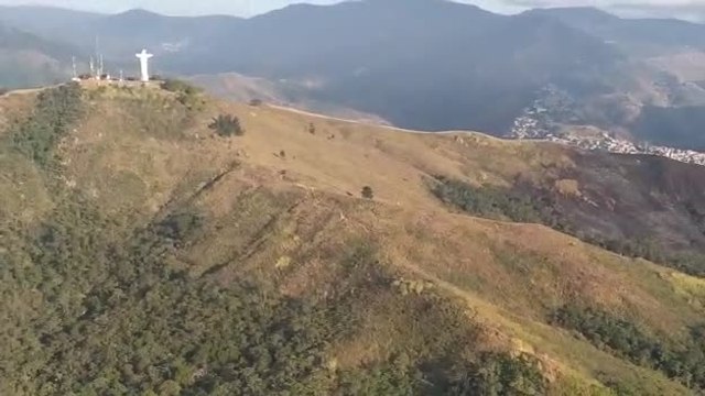 Sobrevuelo en Cristo Rey de la Fuerza Aérea tras incendio forestal de este martes