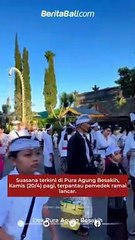 Suasana terkini di Pura Agung Besakih, Kamis (20/4) pagi, terpantau pemedek ramai lancar.