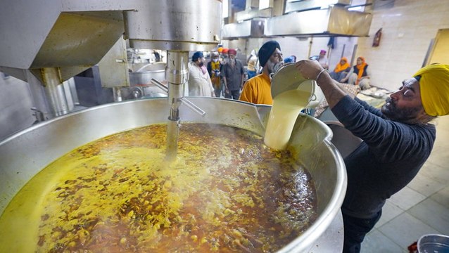 How Sikh chefs feed 100,000 people at the Gurudwara Bangla Sahib Temple in New Delhi, India