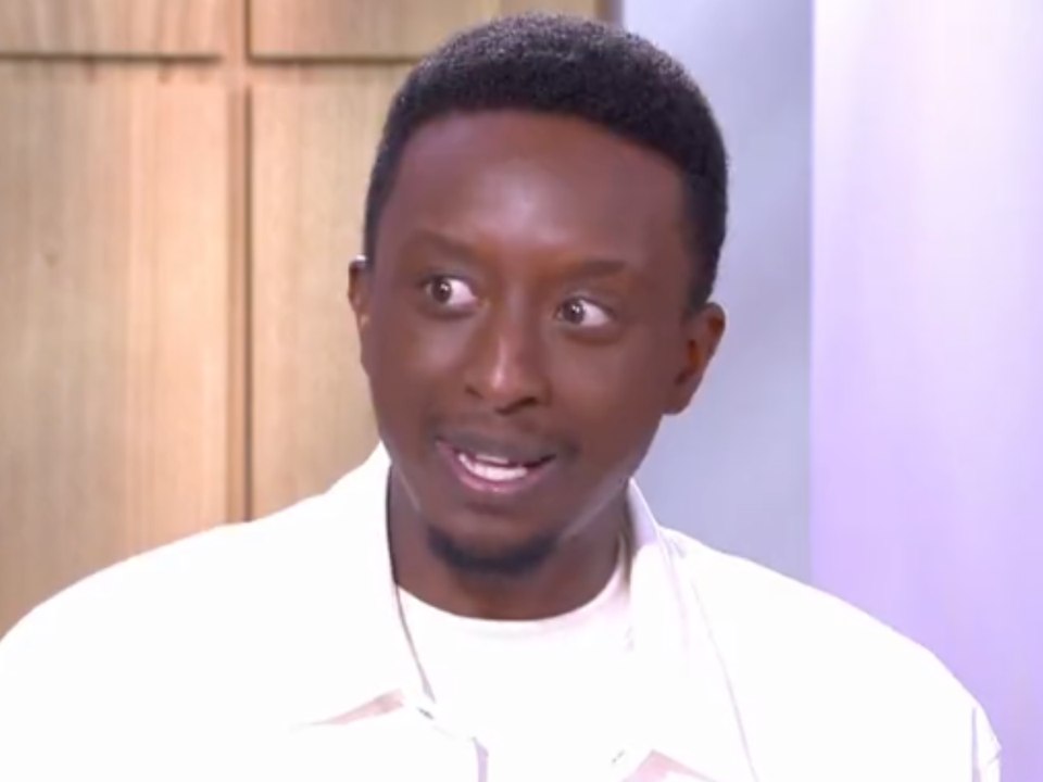 “Ni pour demain, ni pour jamais” : Ahmed Sylla explique dans C à vous pourquoi il ne tournera jamais de scène d’amour