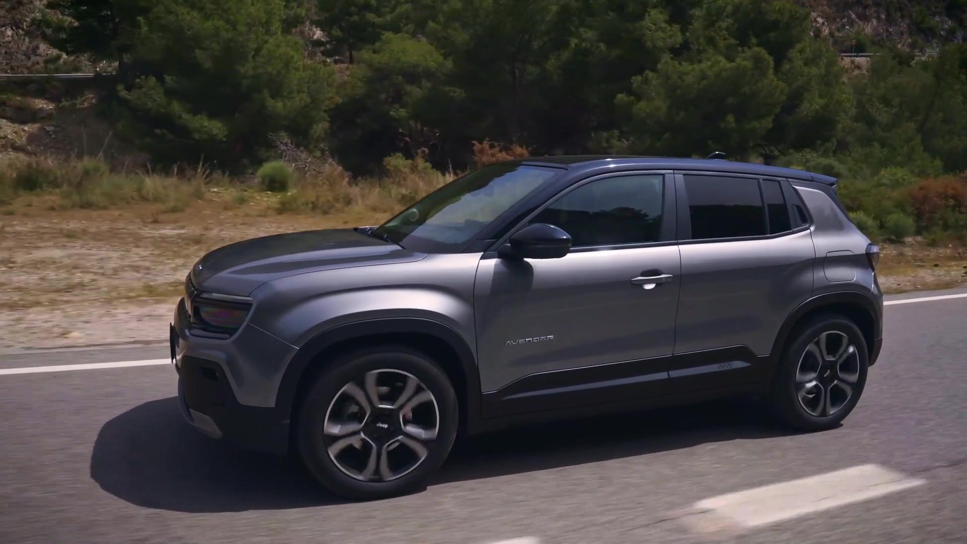 Jeep® Avenger Driving Video in Grey - video Dailymotion