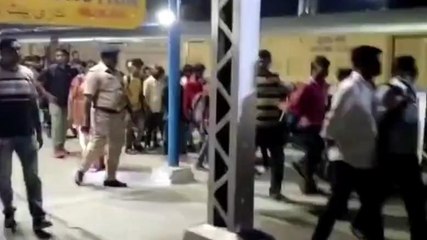 రైలులో తరలిస్తున్న 34 మంది పిల్లలను కాపాడిన రైల్వే పోలీసులు