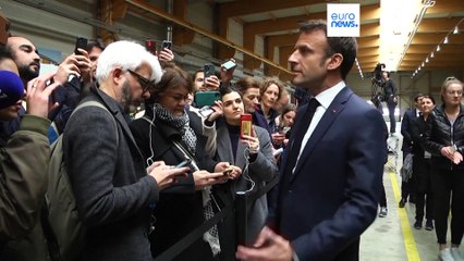 Макрон отправился лично успокаивать французов