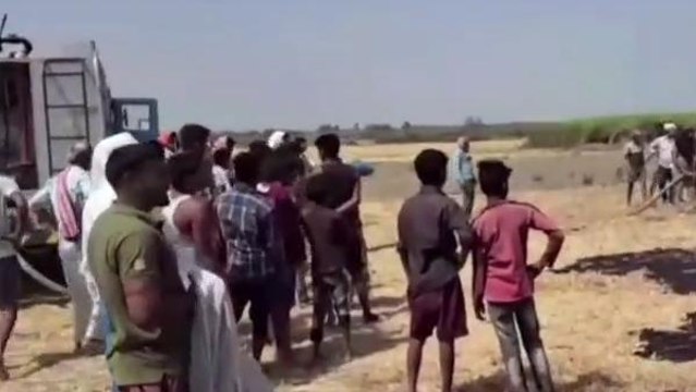 बेगूसराय: गेहूं के खेत में लगी भीषण आग, खेत में रखे सैकड़ों मन भूसा जलकर राख