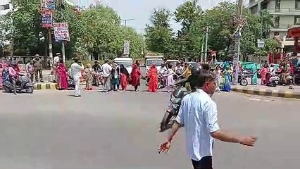 गर्मी की शुरुवात के साथ ही पानी की समस्या को लेकर शहर में लगने लगे जाम,देखे वीडियो