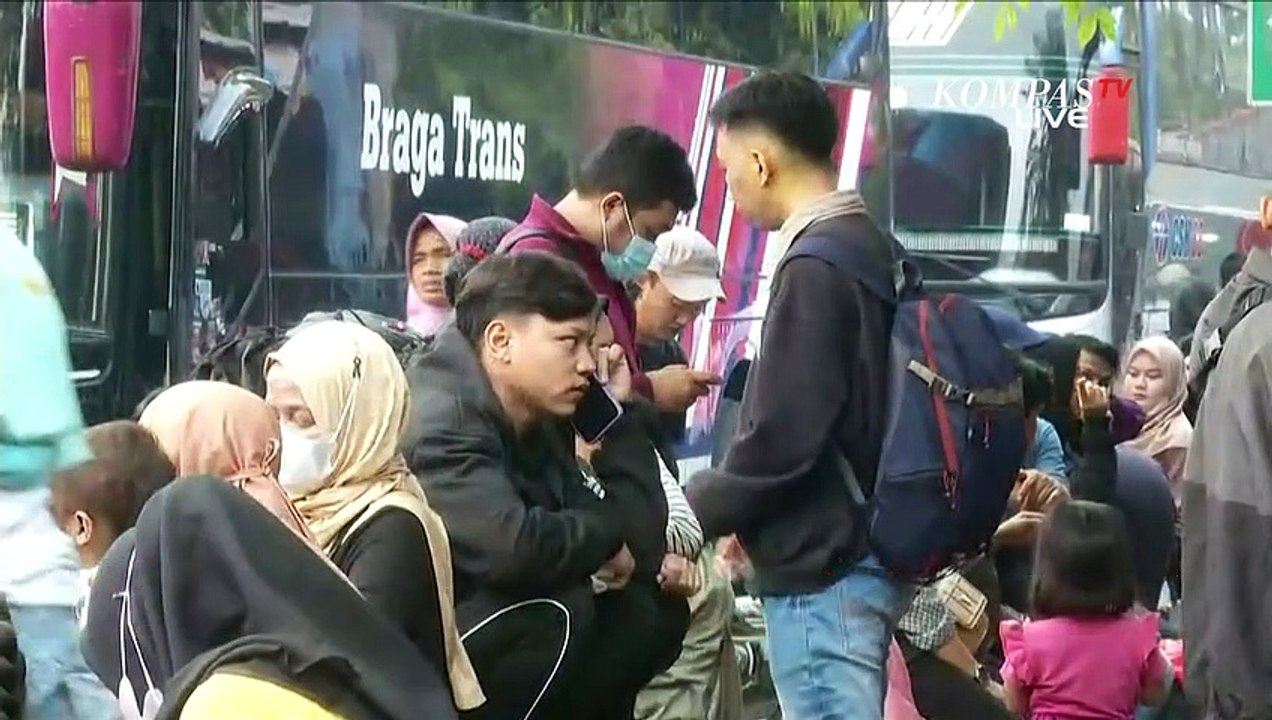 Puncak Arus Mudik, Pintu Keluar Tol Pejagan Brebes Padat Pemudik Hingga 7 Kilometer | 20 April 2023