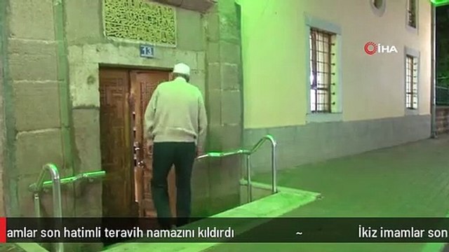 İkiz imamlar son hatimli teravih namazını kıldırdı