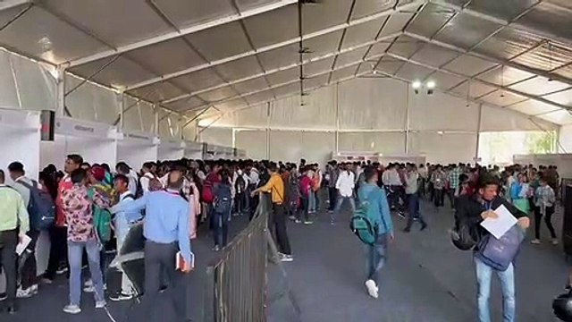 जॉब फेयर में देखें युवाओं में कैसा है उत्साह