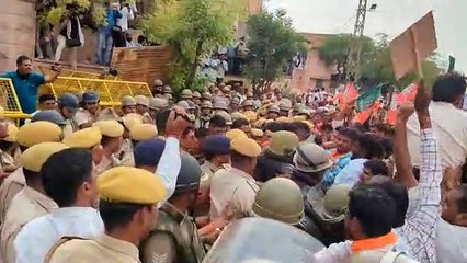 गहलोत सरकार पर आरोपों की झड़ी, चुनाव में उखाड़ फेंकने का आह्वान