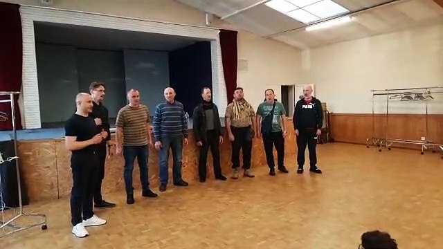 La chorale des hommes des Joyeux petits souliers