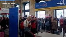 Treno deragliato a Firenze, caos alla stazione di Bologna