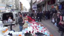 Afyonkarahisar'da bayram pazarında Arife günü yoğunluğu