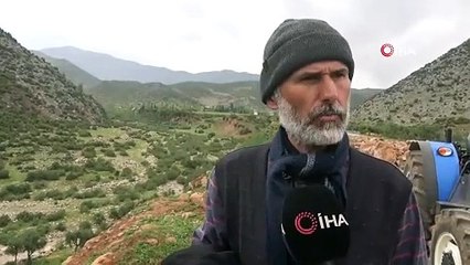 Asırlık çayın deprem sonrası yer altına girmesi böyle görüntülendi