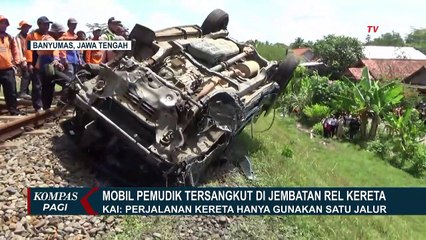 Dramatis! Proses Evakuasi Mobil yang Tersangkut di Rel Kereta Banyumas