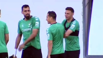 Joaquín protagoniza el primer entrenamiento del Betis tras anunciar su retirada