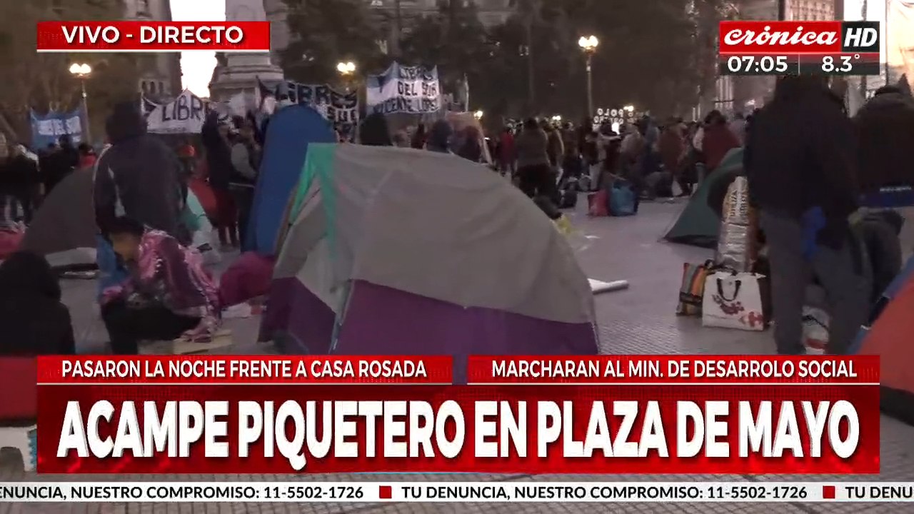 Acampe piquetero en Plaza de Mayo: pasaron la noche frente a Casa Rosada