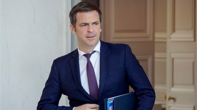 VOICI - Olivier Véran s’est-t-il vraiment moqué du strabisme d'une étudiante ? Il répond