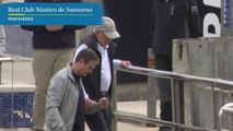 Juan Carlos I llega al puerto deportivo de Sanxenxo para navegar a bordo del Bribón
