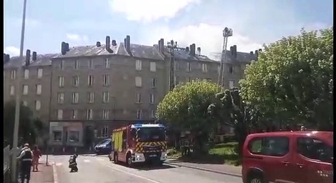 Incendie en cours dans les combles d'un immeuble avenue des Coutures à Limoges