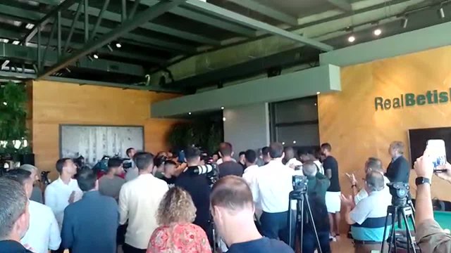 Así se despide una leyenda: el pasillo de compañeros a Joaquín