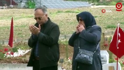 Adana'da buruk bayram: Depremde ölenlerin kabirlerine şeker bıraktılar