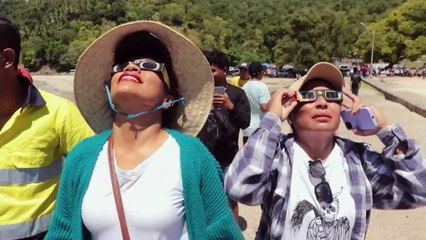 Eclipse solar total sobre el Pacífico deslumbra a observadores