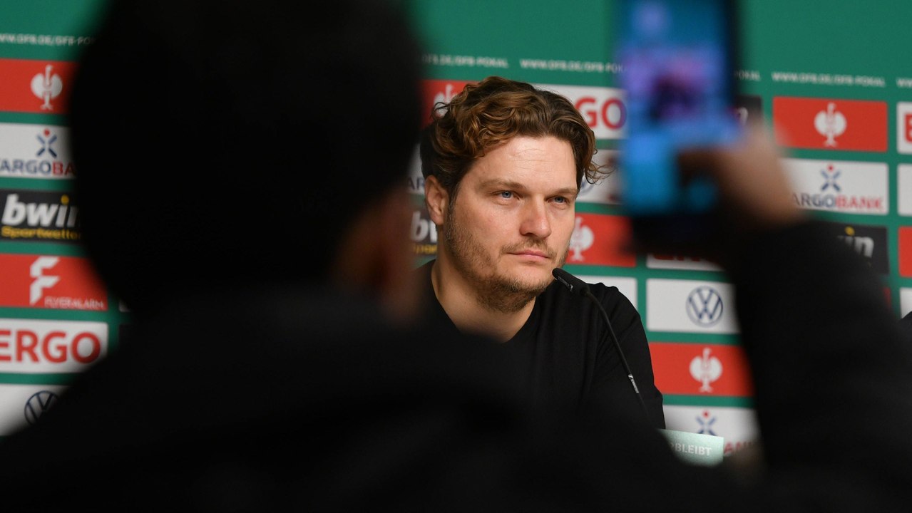 Lacher auf BVB-PK: 'Meunier ist ein Handy auf den Fuß gefallen'