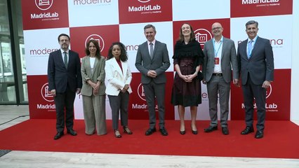 El Ministro de Sanidad inaugura en Madrid el mayor laboratorio de Moderna fuera de EE.UU