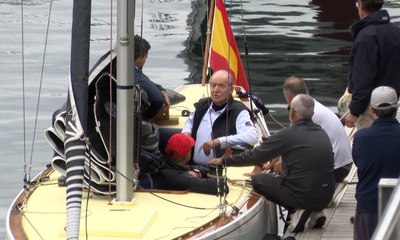 Zarpa el Bribón: Juan Carlos I ya navega en aguas gallegas