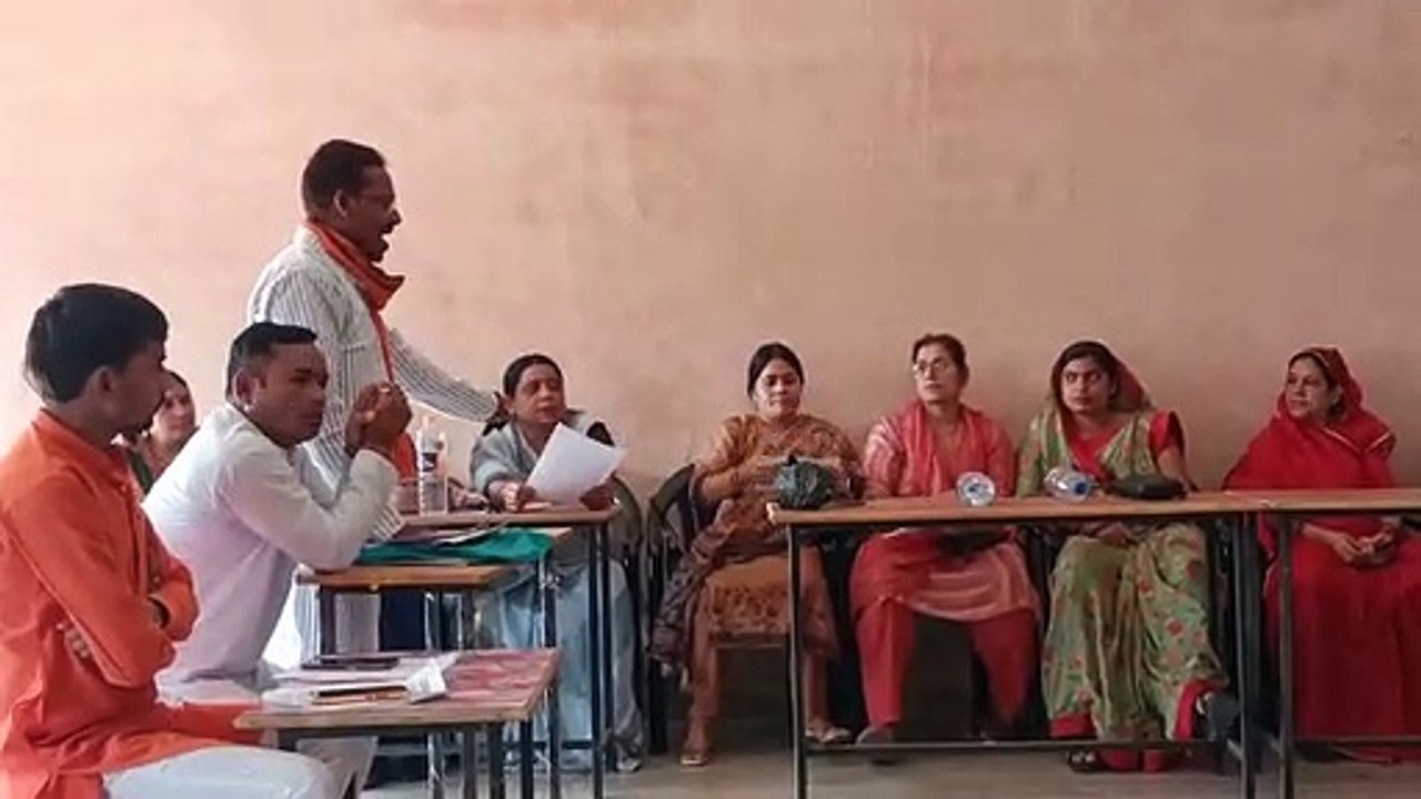 एजेंडे में सवाल को लेकर पार्षद तमतमाए, सामान्य सभा में पटकी टेबल