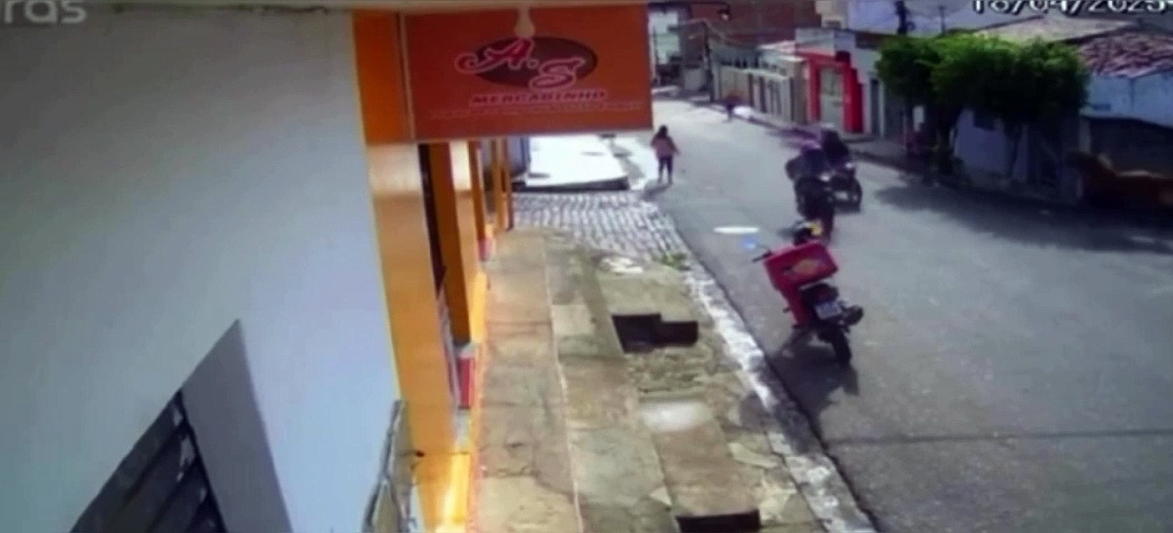 Mulher é atingida por cavalo no interior da Paraíba (de 6 a 20 segs)