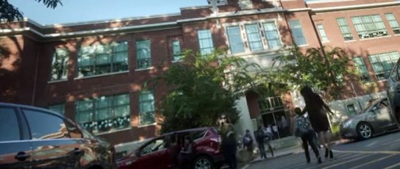 Raising Dion S01 E01