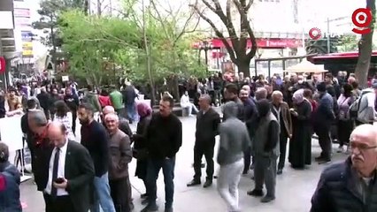 Bayram öncesi baklavacıların önünde metrelerce kuyruk oluştu