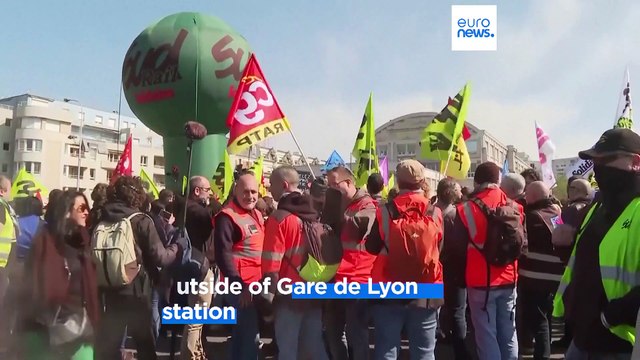 French railway workers continue strikes against Macron's pension reform