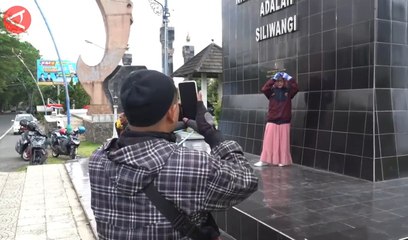 Tugu perbatasan Cijolang, spot foto favorit pemudik motor