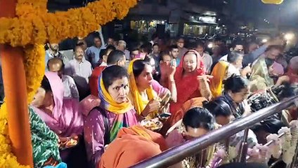 देखें Video: दीपों से जगमगाया बालाजी का मंदिर