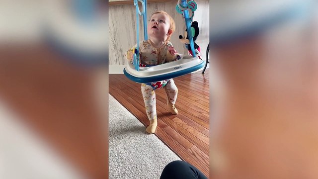 Granddad looking after granddaughter surprises mum with DIY photoshoot with matching outfits