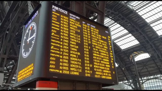 L'Italia dei treni ferma dopo incidente a convoglio merci a Firenze
