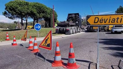 Le convoi exceptionnel bloqué sur le rond-point "Coca-Cola" sur la RD113 est dégagé