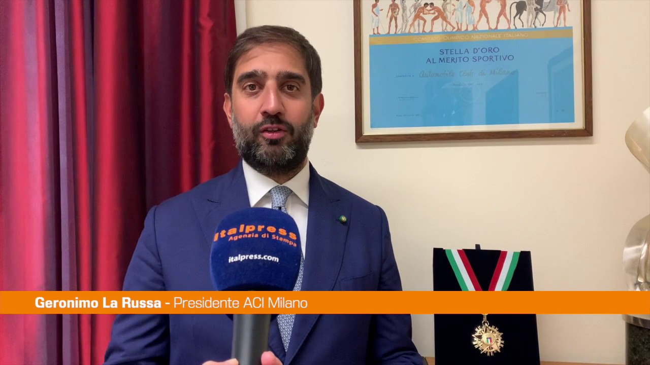 Derby Champions, bandiere Inter e Milan su balcone sede Aci Milano