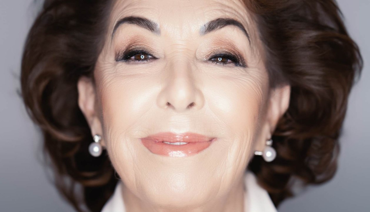 Carmen Navarro celebra sus bodas de oro profesionales: 50 años embelleciendo con las mejores manos